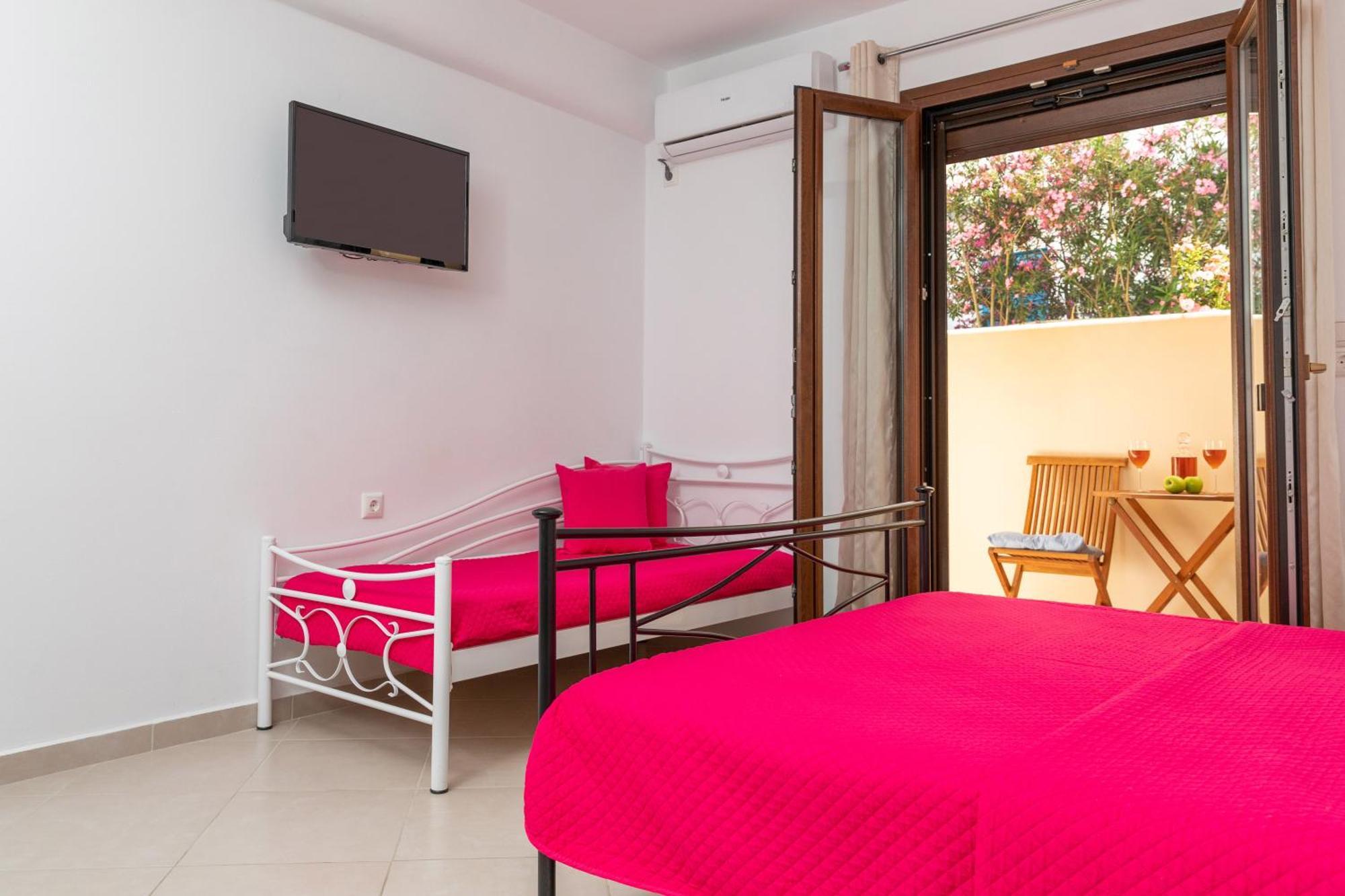 Naxos Diamond Studios Apartments Naxos City Room photo
